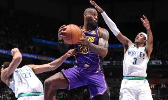 kaiyun体育-湖人冲冠无望？战西部前六仅2胜8负：哈姆束手无策