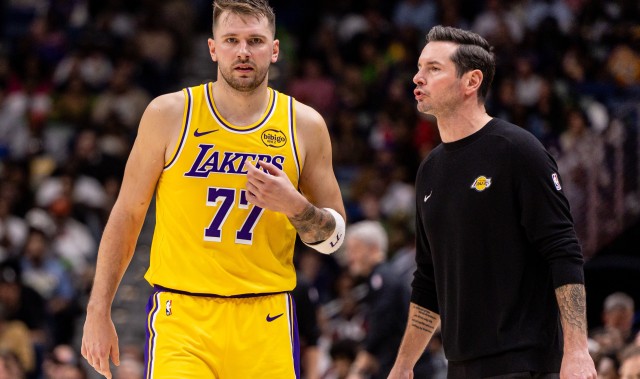 开云登录入口-雷迪克：东契奇精神状态良好 尚不清楚会在欧洲治疗和康复多久