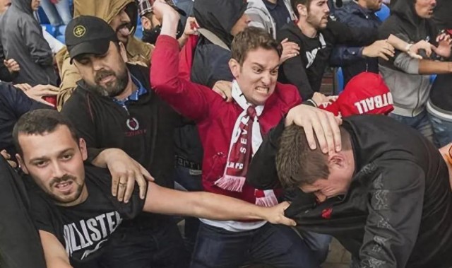 英国“足球流氓”往事